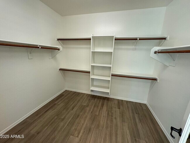 Building Photo - 712 W San Carlos Way