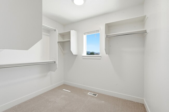 Building Photo - 613 W 550 N