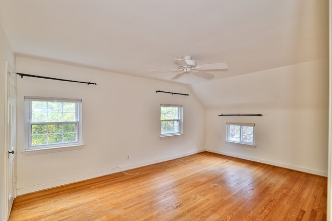 Building Photo - Spacious, Accessible Downtown Silver Spring Townhome!!.... Renovated Kitchen, Finished Basement, ...