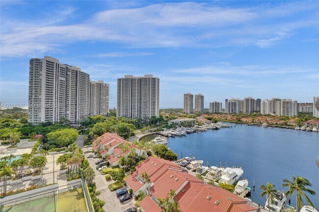 Building Photo - 3610 Yacht Club Dr