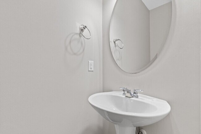 Building Photo - 1017 Fitchie Pl