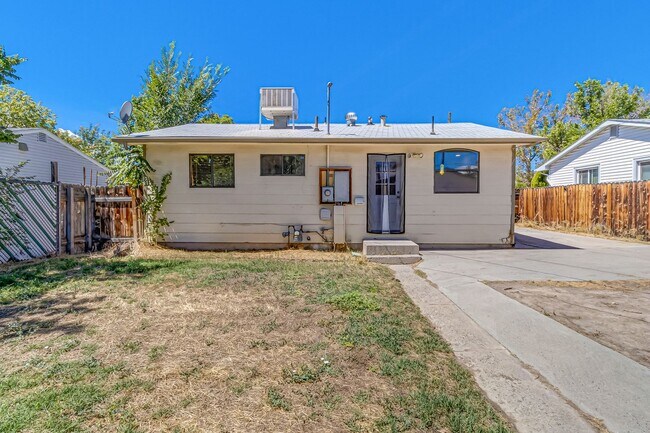 Building Photo - 1350 N 17th St