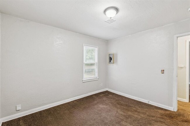 Building Photo - 306 W Mimosa Dr