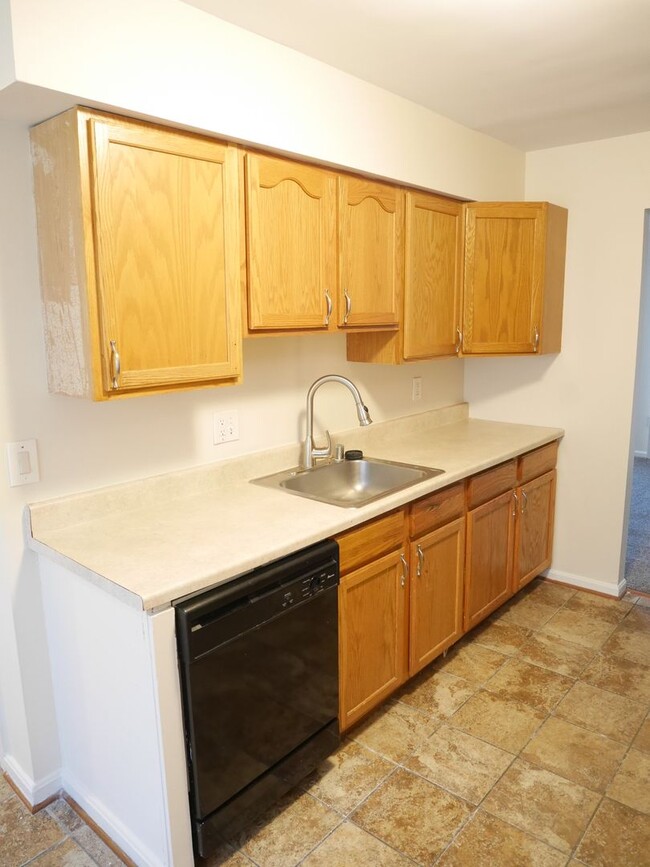 Building Photo - 3 Bedroom Townhome located in Randallstown...