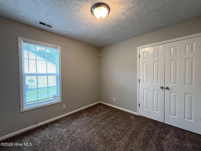 Building Photo - 477 Northwoods Dr