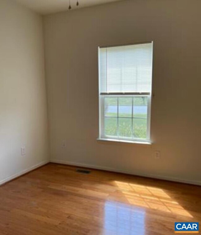 Building Photo - 154 Holly Hill Dr