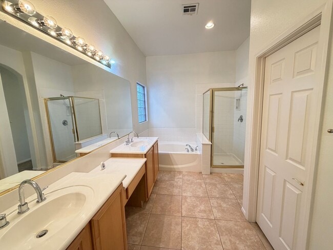 Building Photo - 10689 Arundel Ave