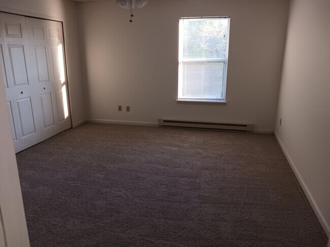 Building Photo - 2406 Meadow Spring Cir