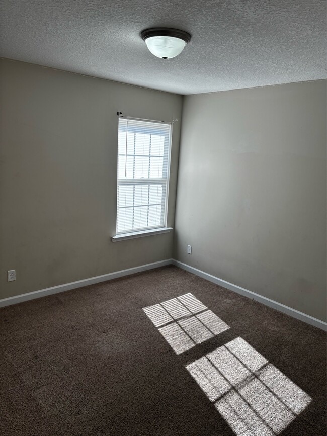 Building Photo - 668 Red Oak Ln