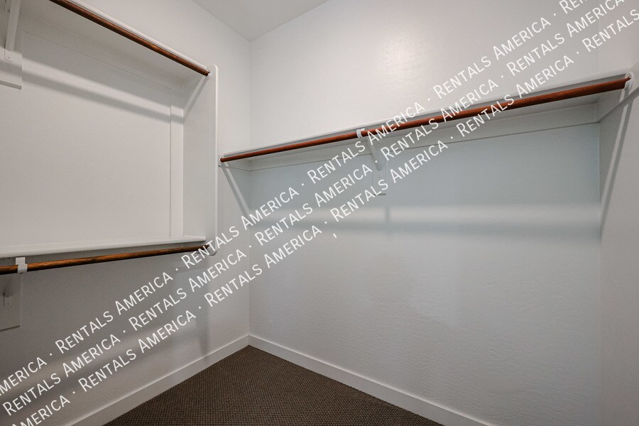 Building Photo - 1051 E Armstrong Wy