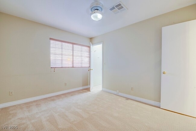 Building Photo - 2394 Millcroft Dr