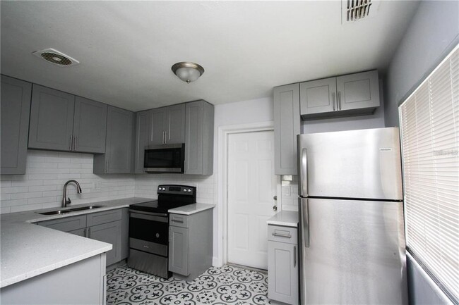 Building Photo - 1039 Woodland Ave