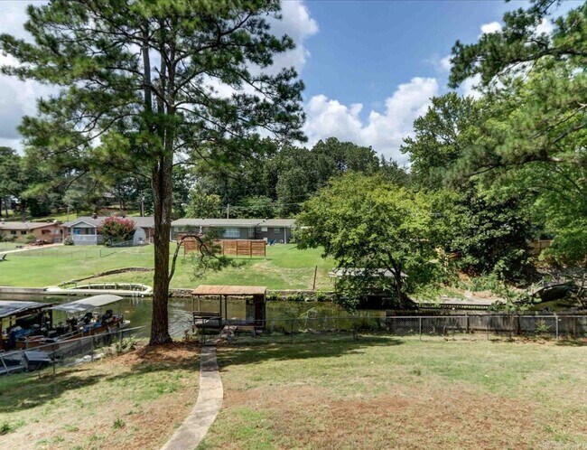 Building Photo - 202 Little John Trail