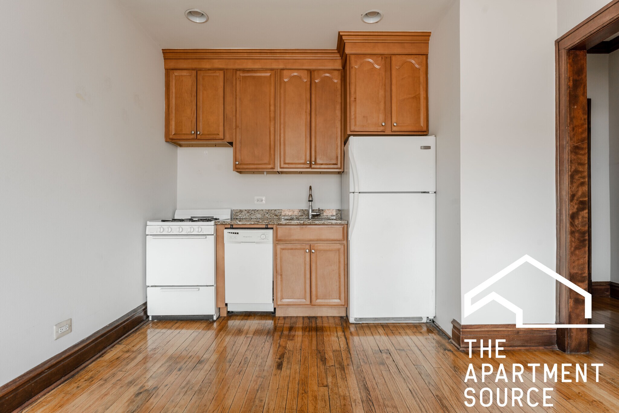 Building Photo - 4755 N Sawyer Ave