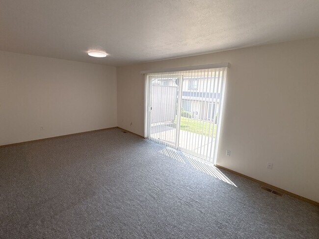 Building Photo - 5511 Glenridge Wy