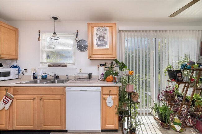 Building Photo - 87 Moxon Dr