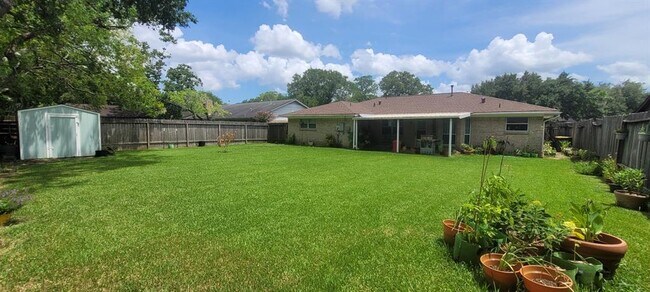 Building Photo - 1807 Sleepy Creek Way