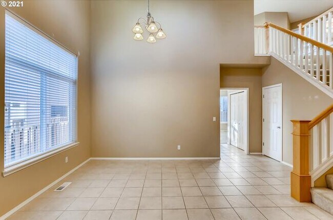 Building Photo - 5683 NE Daventry St