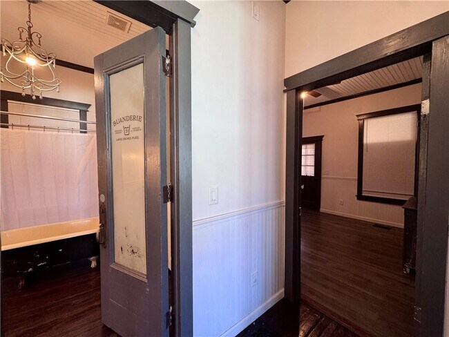 Building Photo - 749 Cooper St SW