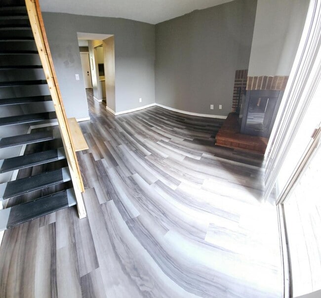 Building Photo - 647 Villa Rd