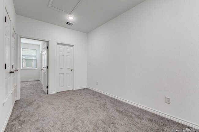 Building Photo - 1835 W Poplar St