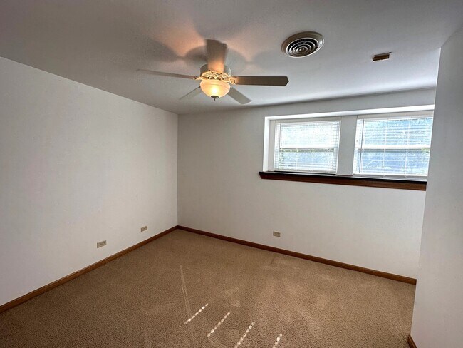 Building Photo - 730 N Seminary Ave