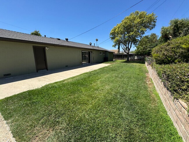 Building Photo - Charming Simi Valley Home with Expansive Outdoor Space