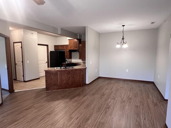 Building Photo - 1301 Tracy Ave