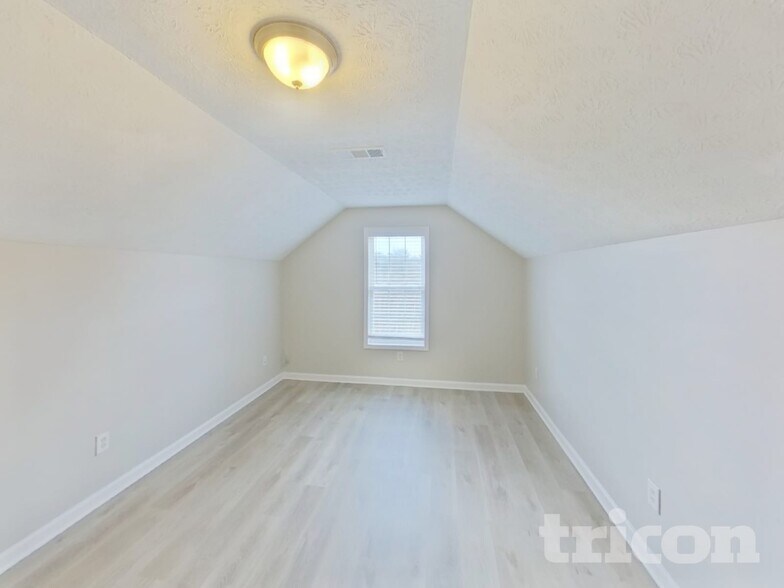 Building Photo - 1504 Riverglen Dr