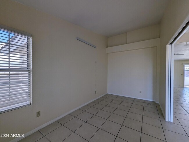 Building Photo - 11941 N 69th Ave