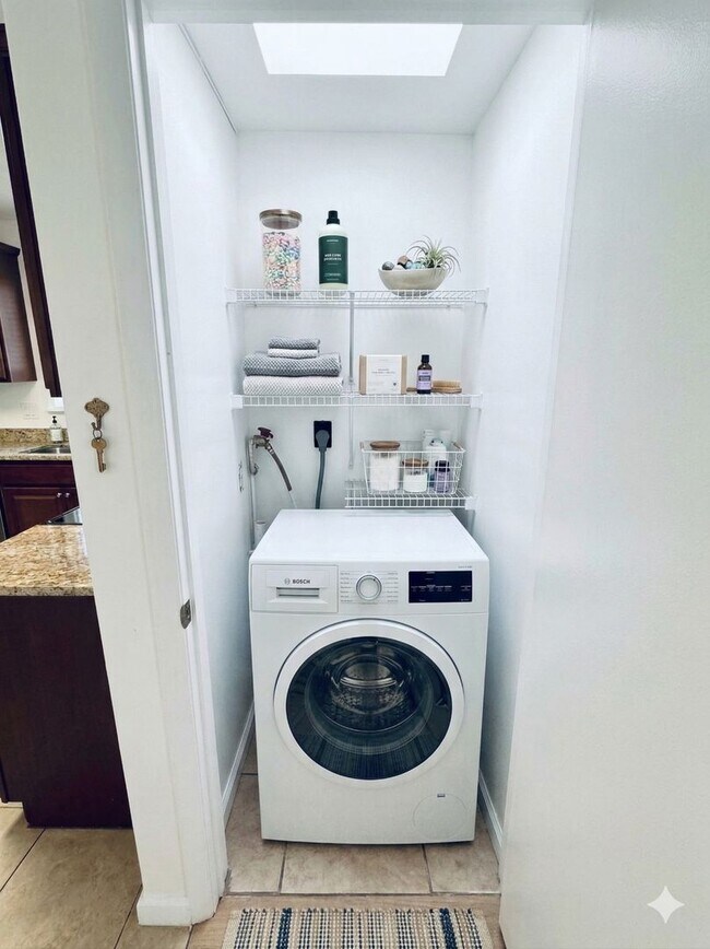 Building Photo - Updated 4-Bedroom Home for Rent in Pinellas Park | Spacious Layout | Stainless Steel Appliances