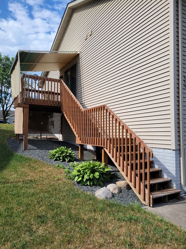 Building Photo - 3 Bedroom Twin Home