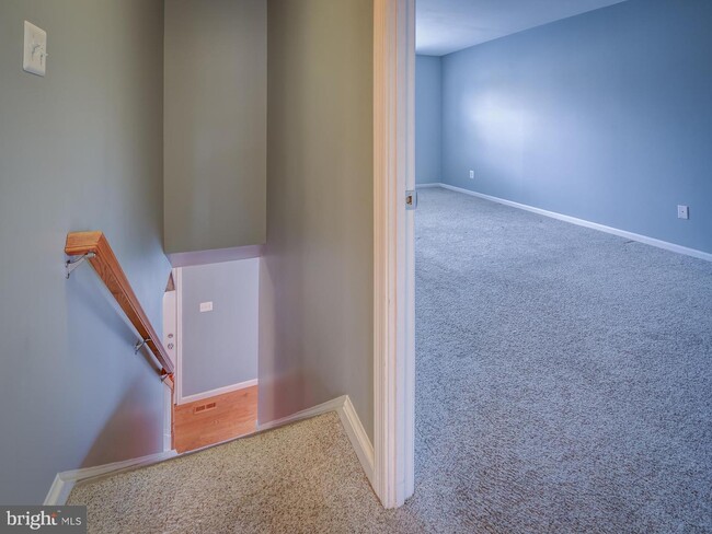 Building Photo - 8203 Stationhouse Ct