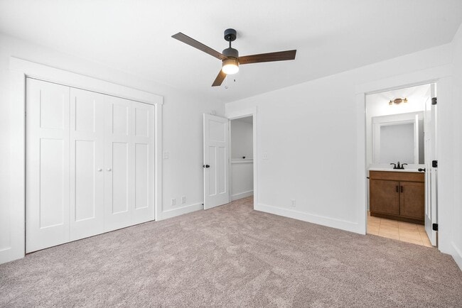 Building Photo - Luxury Townhome For Rent Near Billy Dunlop...