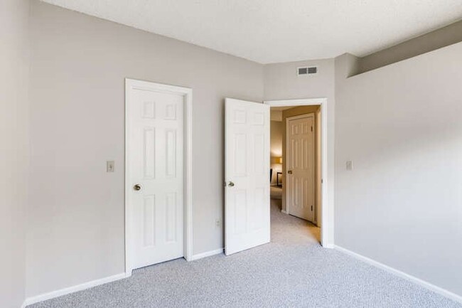 Building Photo - Cozy 2BED/2BATH Condo AVAILABLE April 4!