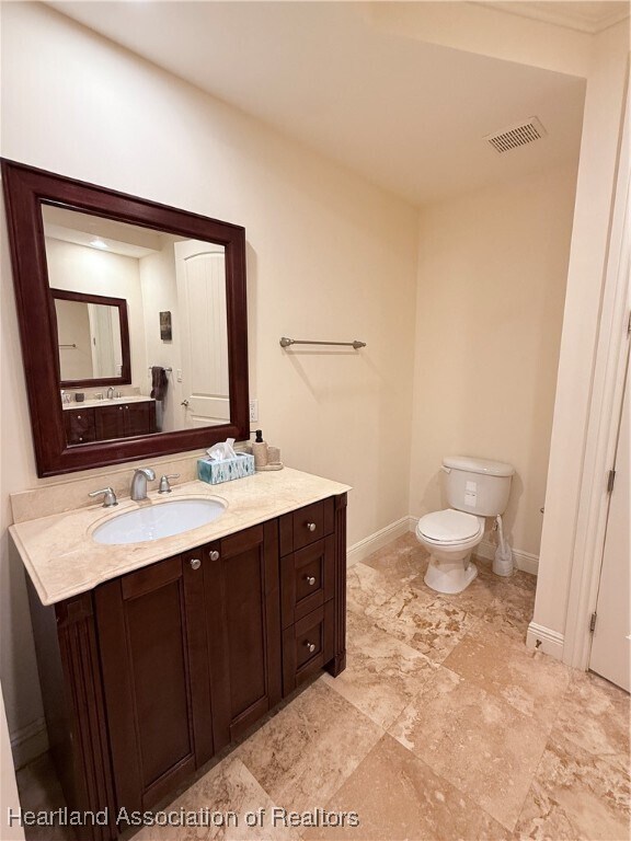 Building Photo - 2351 Lakeview Dr