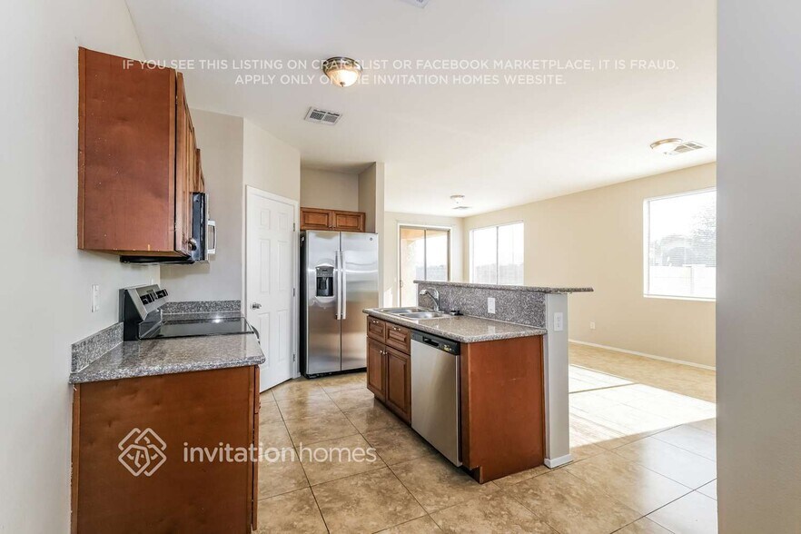 Building Photo - 6537 S 15th Dr