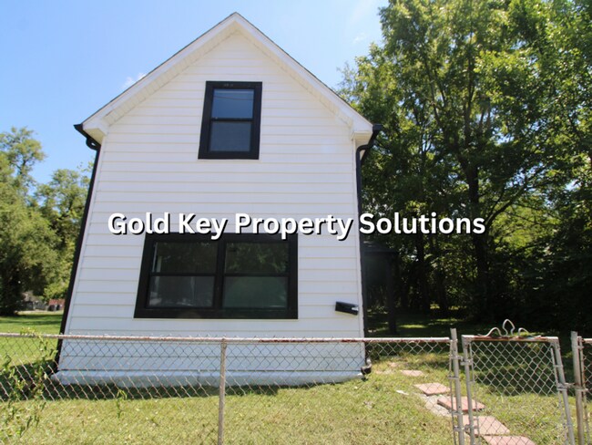 Building Photo - Nicely renovated 3 BR 1 BA House with Central Air (SECTION 8 APPROVED)
