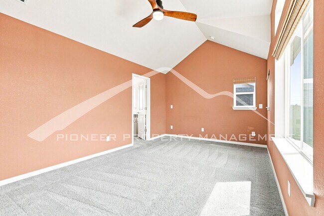 Building Photo - Charming Home with Central AC and Washer/Dryer
