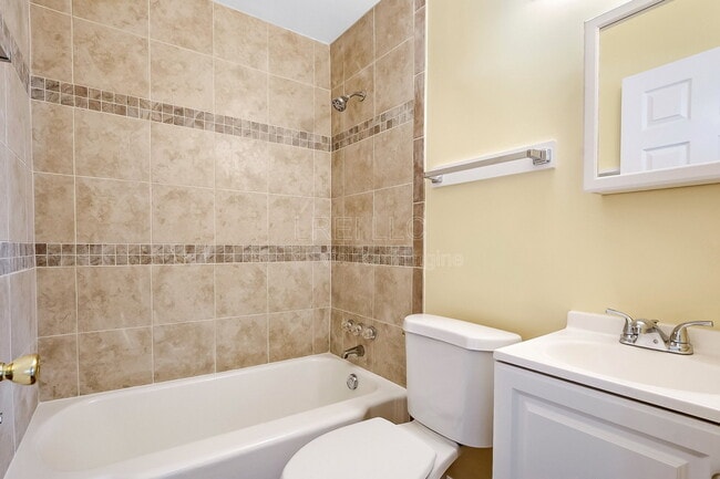 Building Photo - 936 Camden Ave