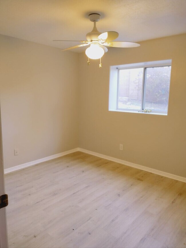 Building Photo - Beautiful Bloomington Hills Home