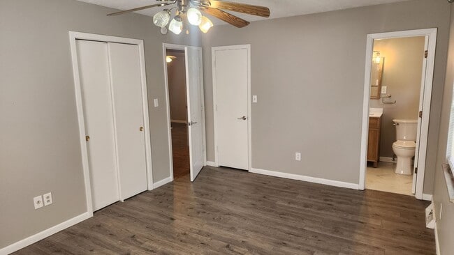 Building Photo - Large Brick Ranch near Cherokee Lake