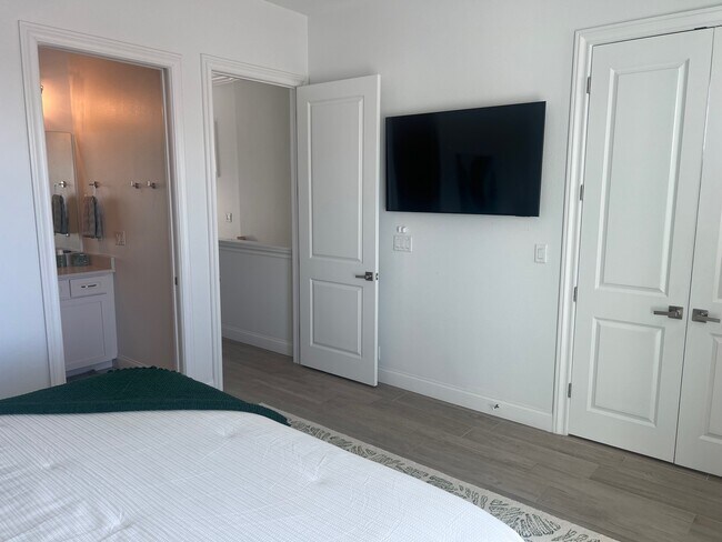 Building Photo - 11715 1st St E