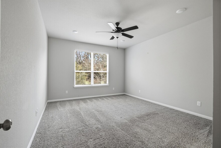 Master - 5613 St Charles Dr