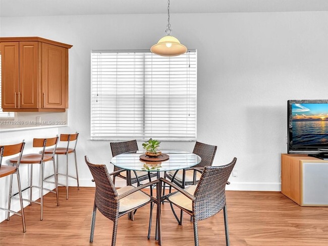 Building Photo - 754 Sunflower Cir