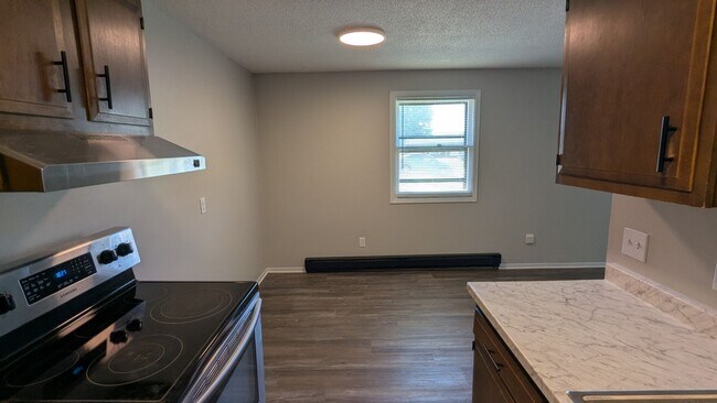 Building Photo - MN Cedar Village (809)