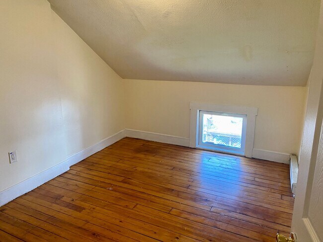 Building Photo - 118 Seabury St