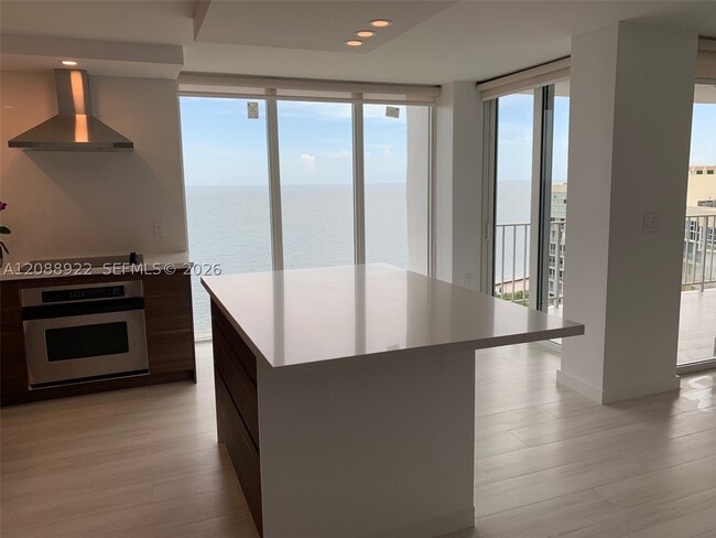 Building Photo - 881 Ocean Dr