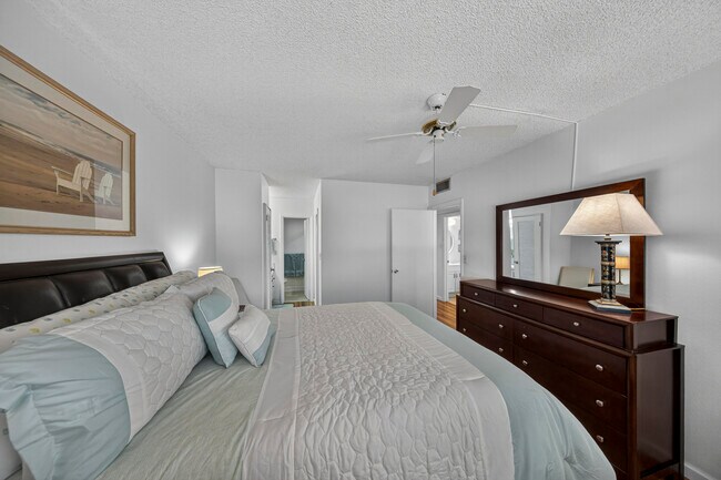 Building Photo - 804 SE 7th St