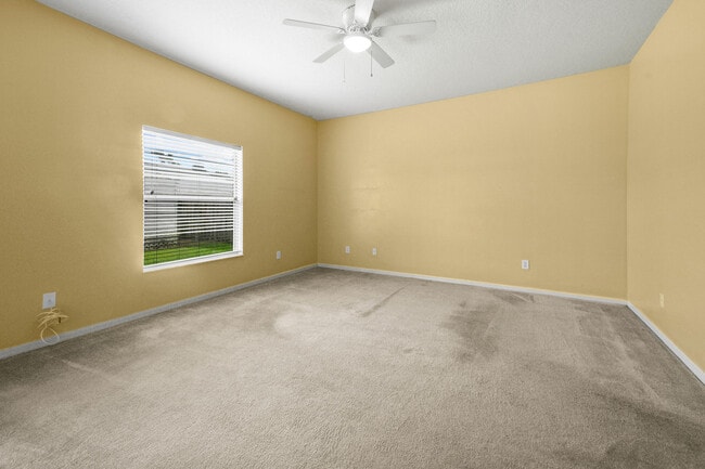Building Photo - 6221 NW Hacienda Ln